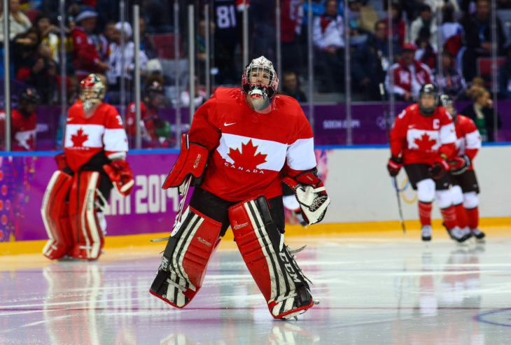 Canada-ROC Women’s Hockey Teams Wear N95 Masks On Ice After COVID Concerns (PHOTOS)