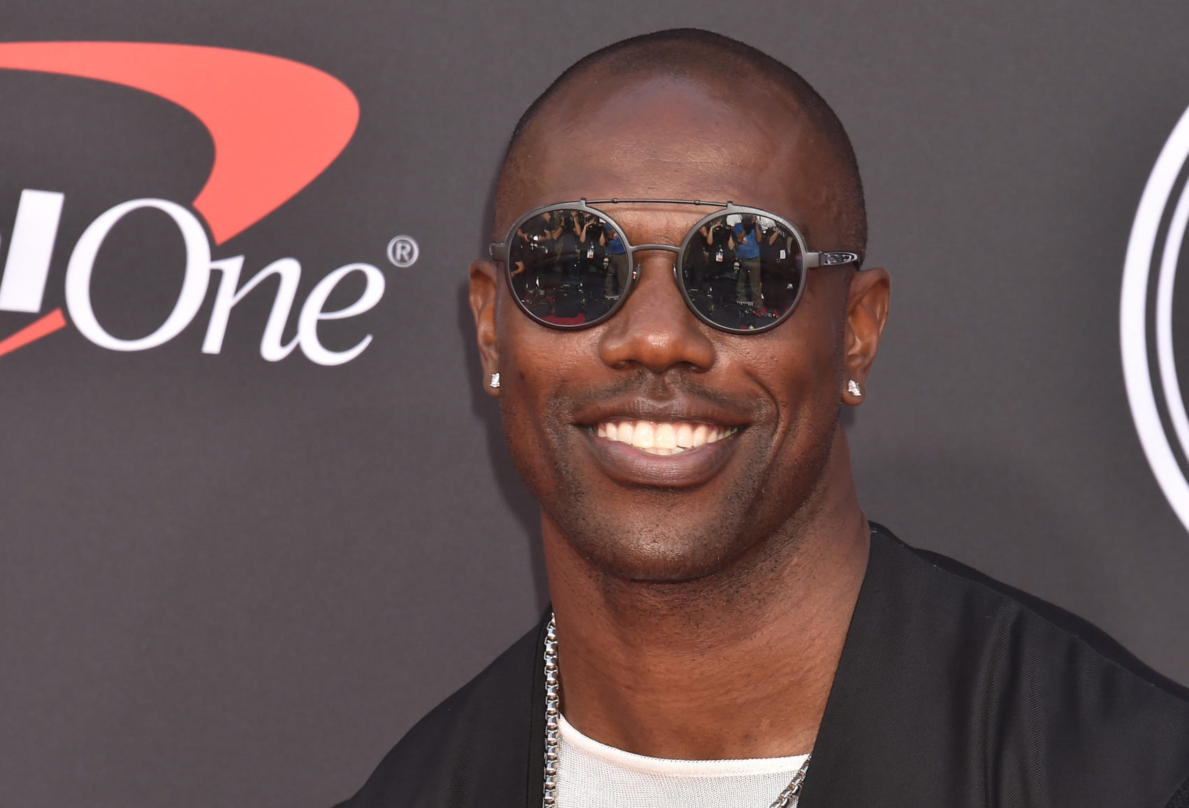 Terrell Owens Knocks Out Heckler Who Threatened Him & A Fan (VIDEO)