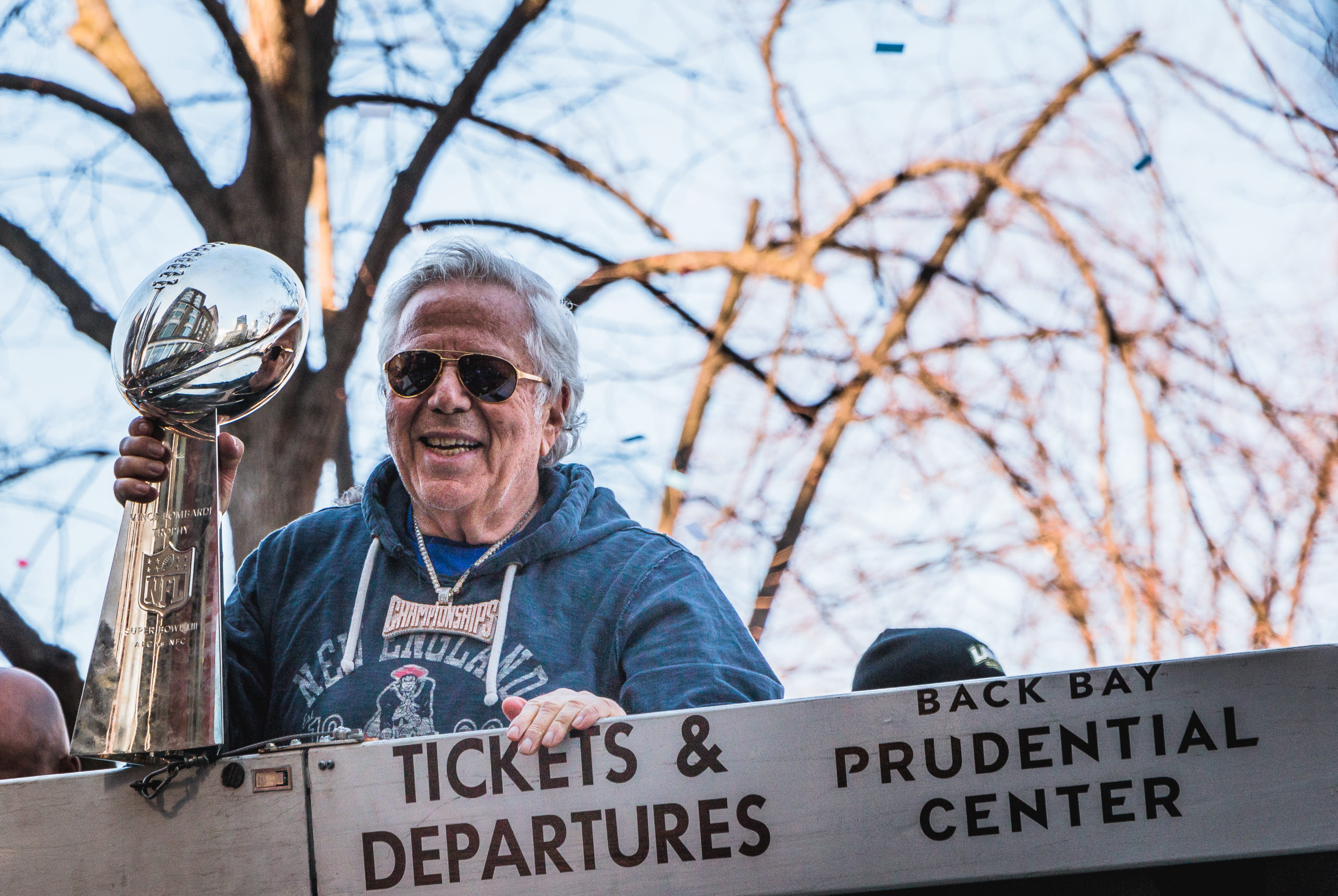 Robert Kraft Gifts Free Tickets To Pats Fan Heckled By Obnoxious Raiders Fan